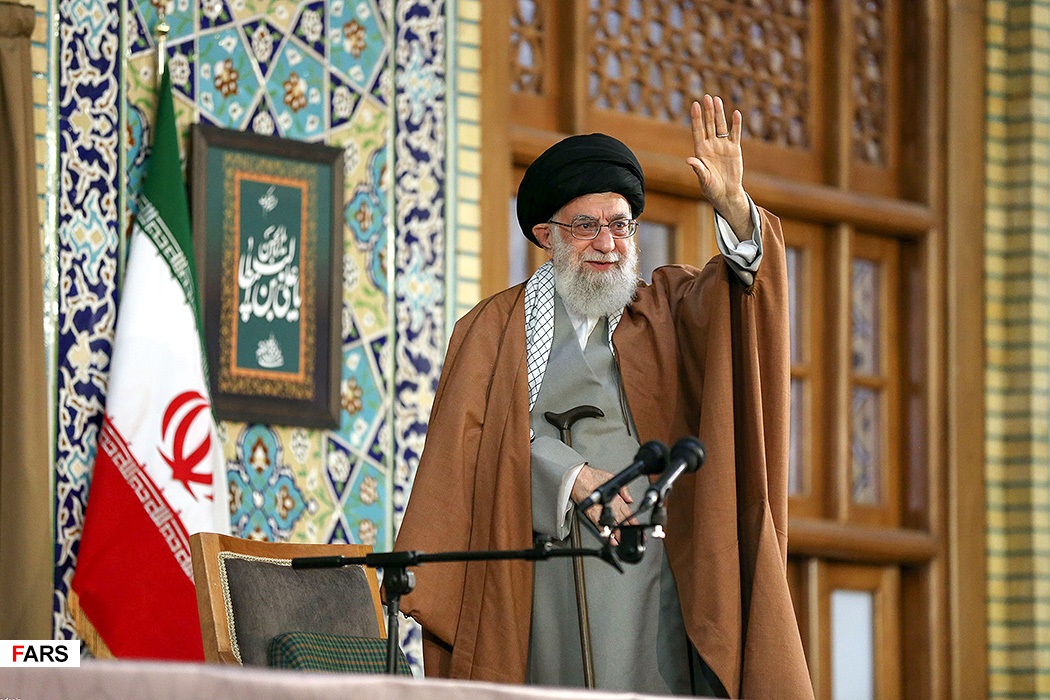 آیت‌‌الله خامنه‌ای: چهار سال پیش یکی از مسوولان گفت که لایحه اصلاح نظام بانکی را به زودی به مجلس می‌دهیم اما ندادند!