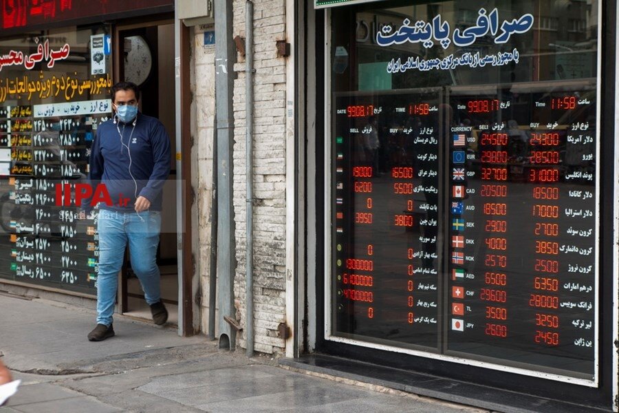 پرونده بازار ارز روی میز مجلس
