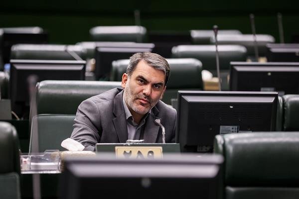 انتقاد نماینده مجلس از خرید طلا از طریق پلتفرم‌ها