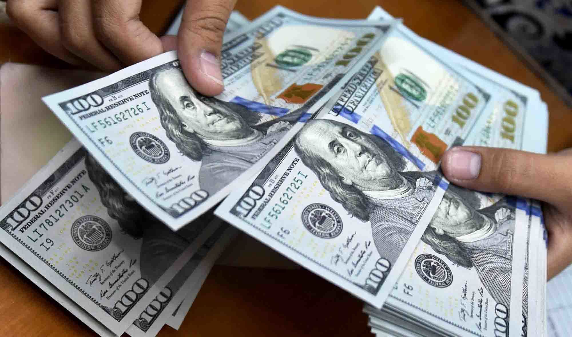 کپی برداری بانک مرکزی از روسیه برای کنترل دلار