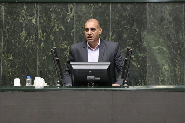 چراغی: بانک مرکزی باید کاهش نرخ ارز تجاری را درپیش بگیرد