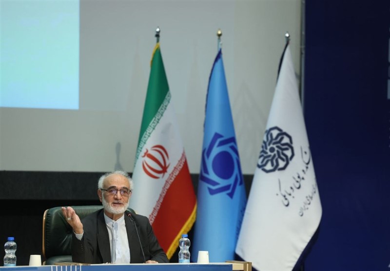 فروش دلاری مواد اولیه در بورس کالا به تورم دامن میزند فروش دلاری مواد اولیه در بورس کالا به تورم دامن میزند