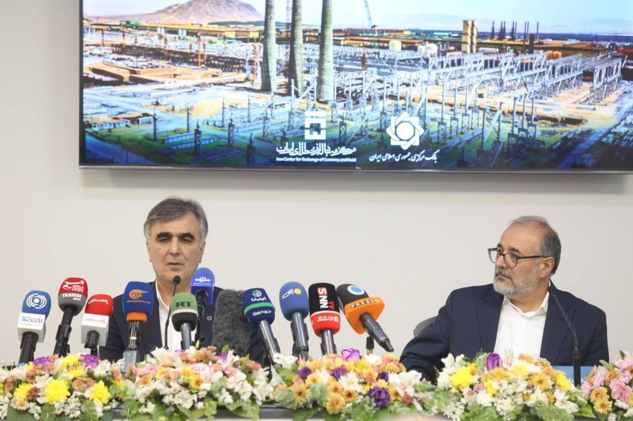 فرزین: پیشفروش ارز در دستورکار بانک مرکزی است فرزین: پیشفروش ارز در دستورکار بانک مرکزی است
