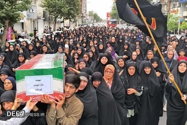 تشییع شهید کارمند بانک مسکن به همراه دخترش در قائمشهر