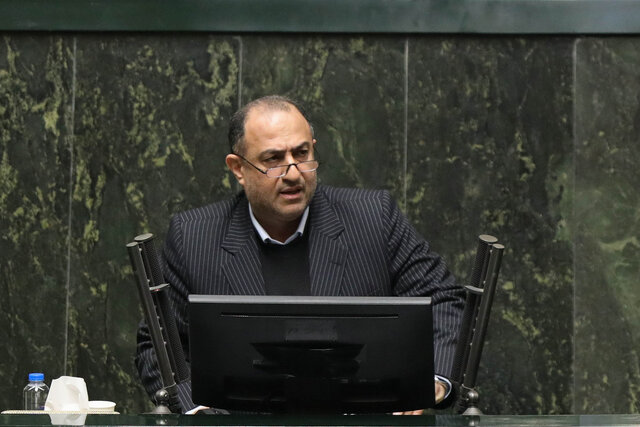 فاطمی: واحدهای تولیدی معطل دریافت تسهیلات بانکی هستند فاطمی: واحدهای تولیدی معطل دریافت تسهیلات بانکی هستند