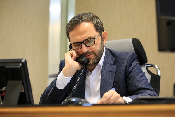 گفتوگوی مستقیم مشتریان و کارکنان با مدیرعامل بانک کشاورزی گفتوگوی مستقیم مشتریان و کارکنان با مدیرعامل بانک کشاورزی