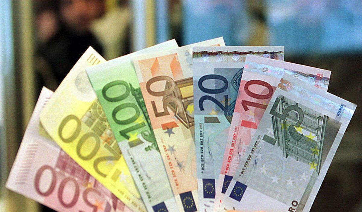 دلار و درهم ثابت ماند؛ یورو ارزان شد دلار و درهم ثابت ماند؛ یورو ارزان شد