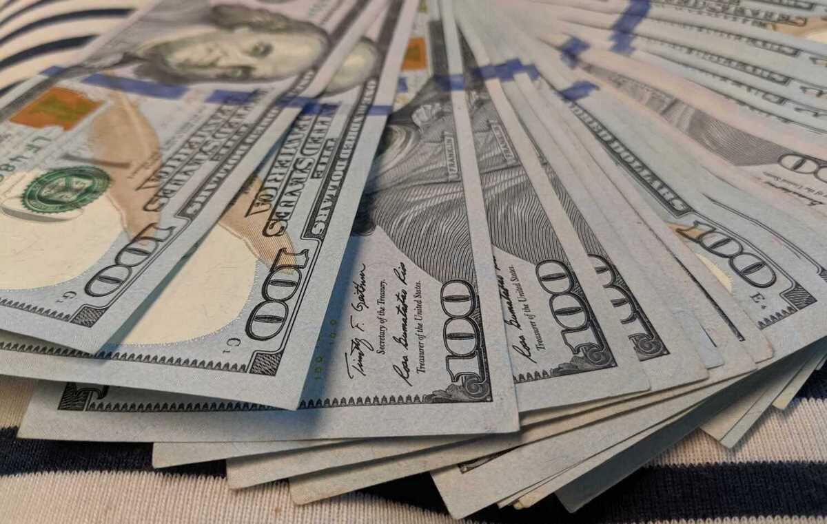 ارز تجاری چند؟ ارز تجاری چند؟