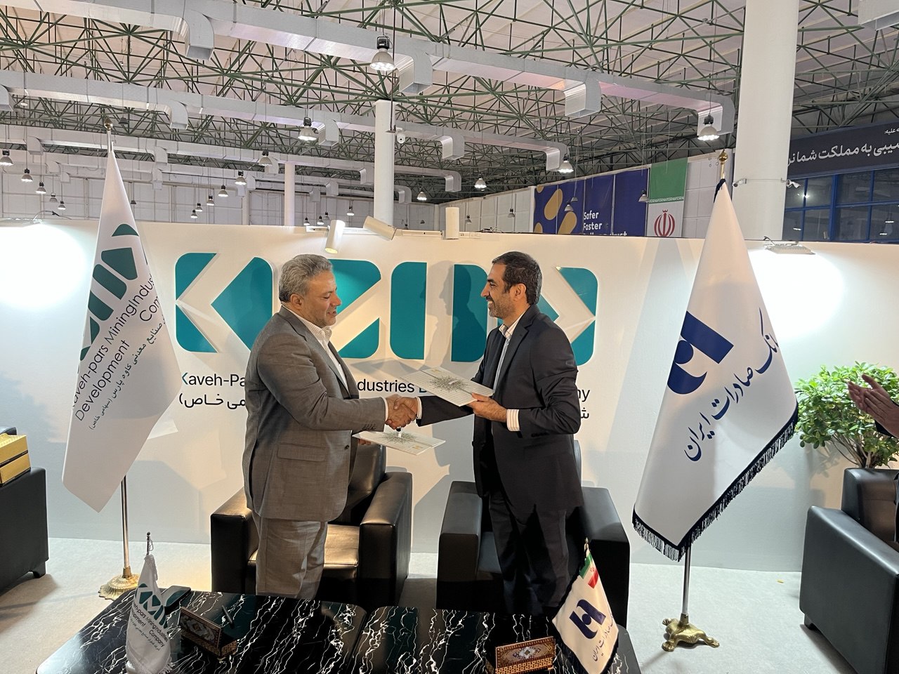 تفاهم‌نامه همکاری بانک صادرات باگسترش صنایع ومعادن کاوه پارس