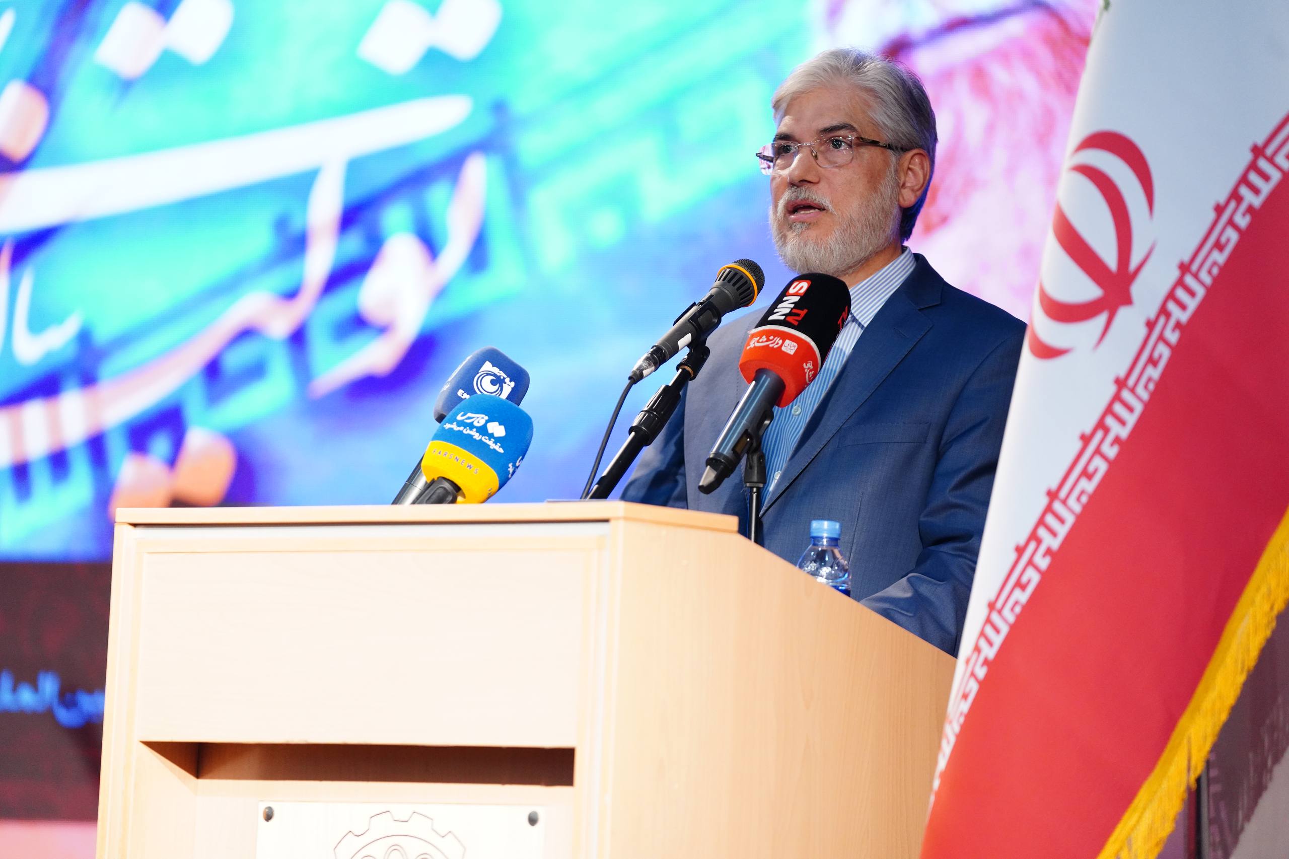 تجلیل ازبرگزیدگان المپیاد علمی دانشجویی كشورباحمایت بانك ملت