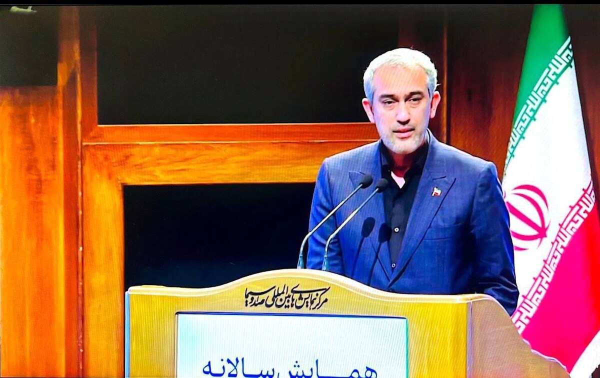 وزیر اقتصاد: خارج کردن بانک‌های ناتراز ادامه دارد