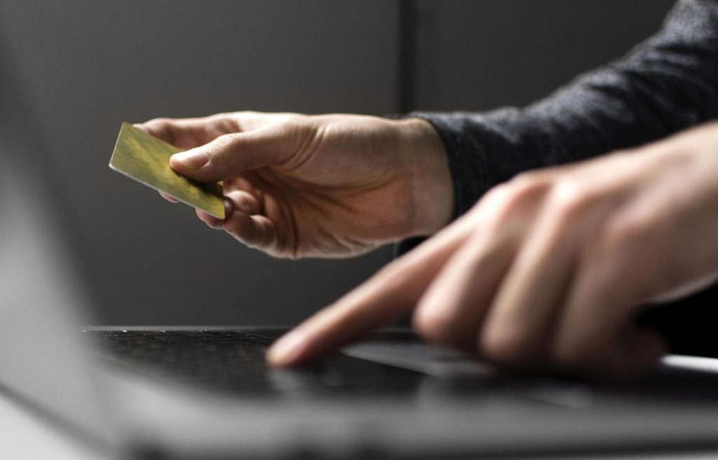 کلاهبرداری جدید از طریق تخصیص ارز و پرداخت وام بانکی