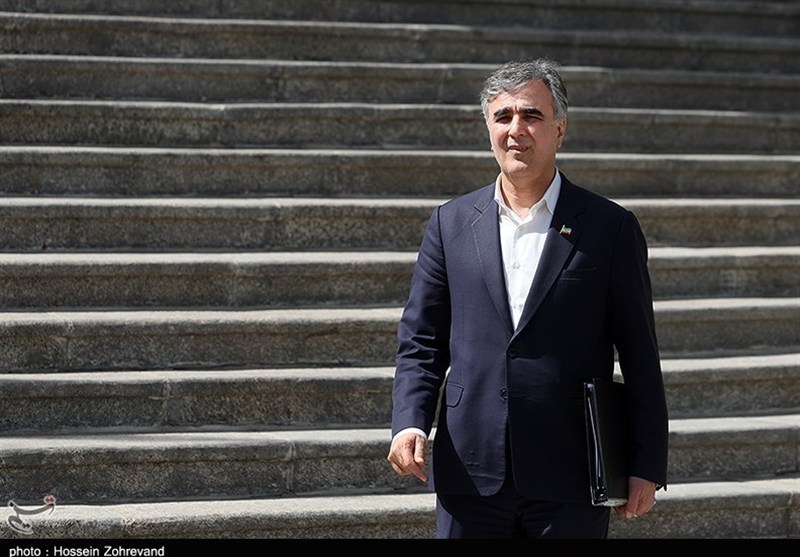 تکذیب استعفای دوباره فرزین