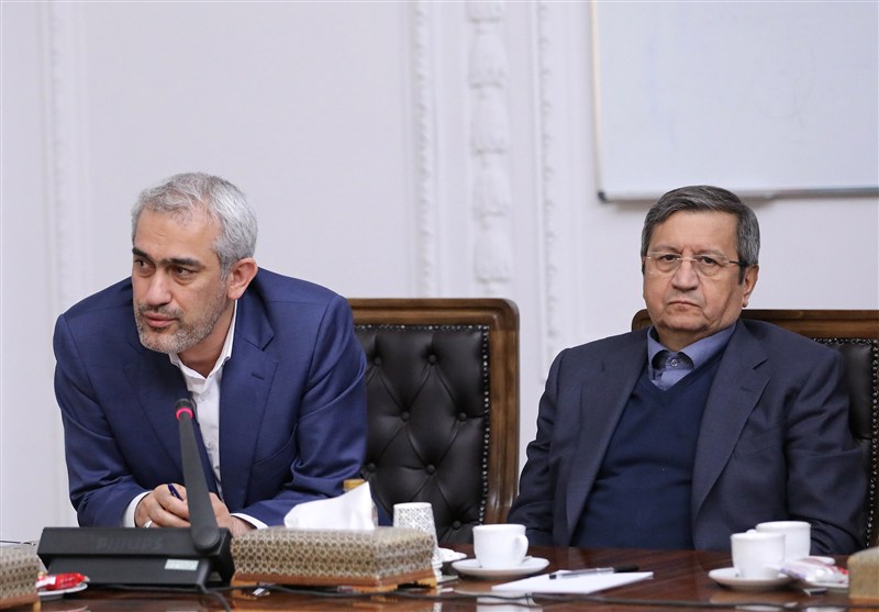 حضور همتی در جلسه رئیس‌جمهور با فعالان اقتصادی