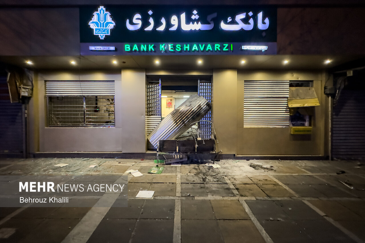 ۶۰ بانک تهران در آتش
