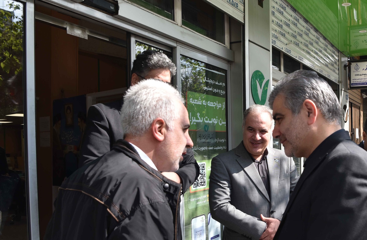 چهارمین بازدید مدیرعامل بانک از شعب در ایام جنگ