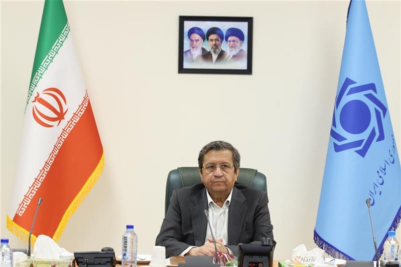همتی: شبکه بانکی برای پیشبرد سیاست‌ها تلاش کند
