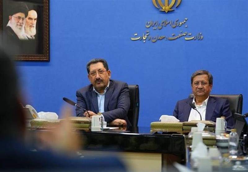 همتی: تسهیلات ریالی واحدهای تولیدی پرداخت می شود