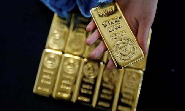 زنگ خطر برای طلا؛ گاوی که در باتلاق نرخ بهره گیر افتاد