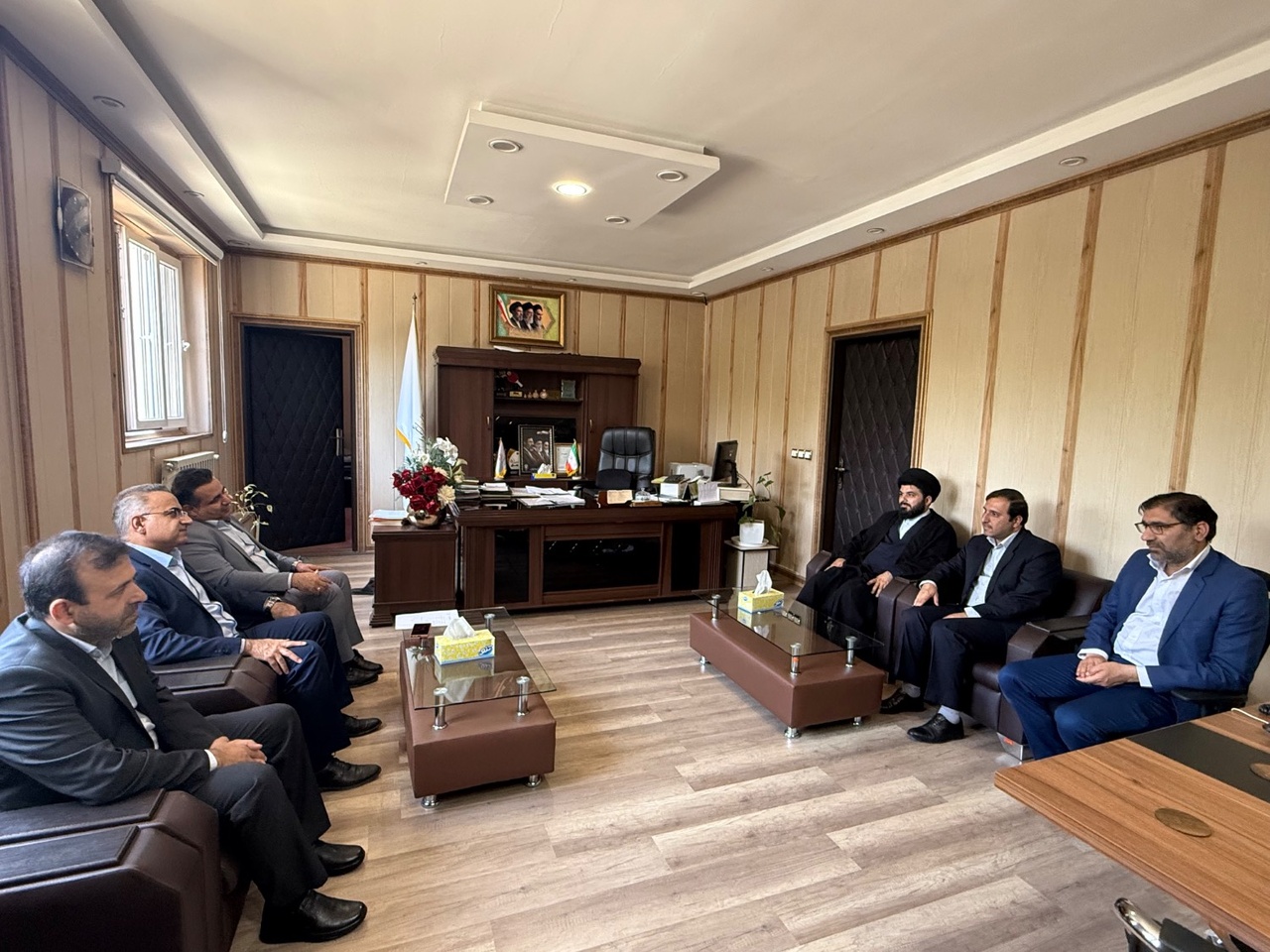 همدلی کارکنان بانک مهر در لرستان برای بازسازی مناطق جنگ‌زده