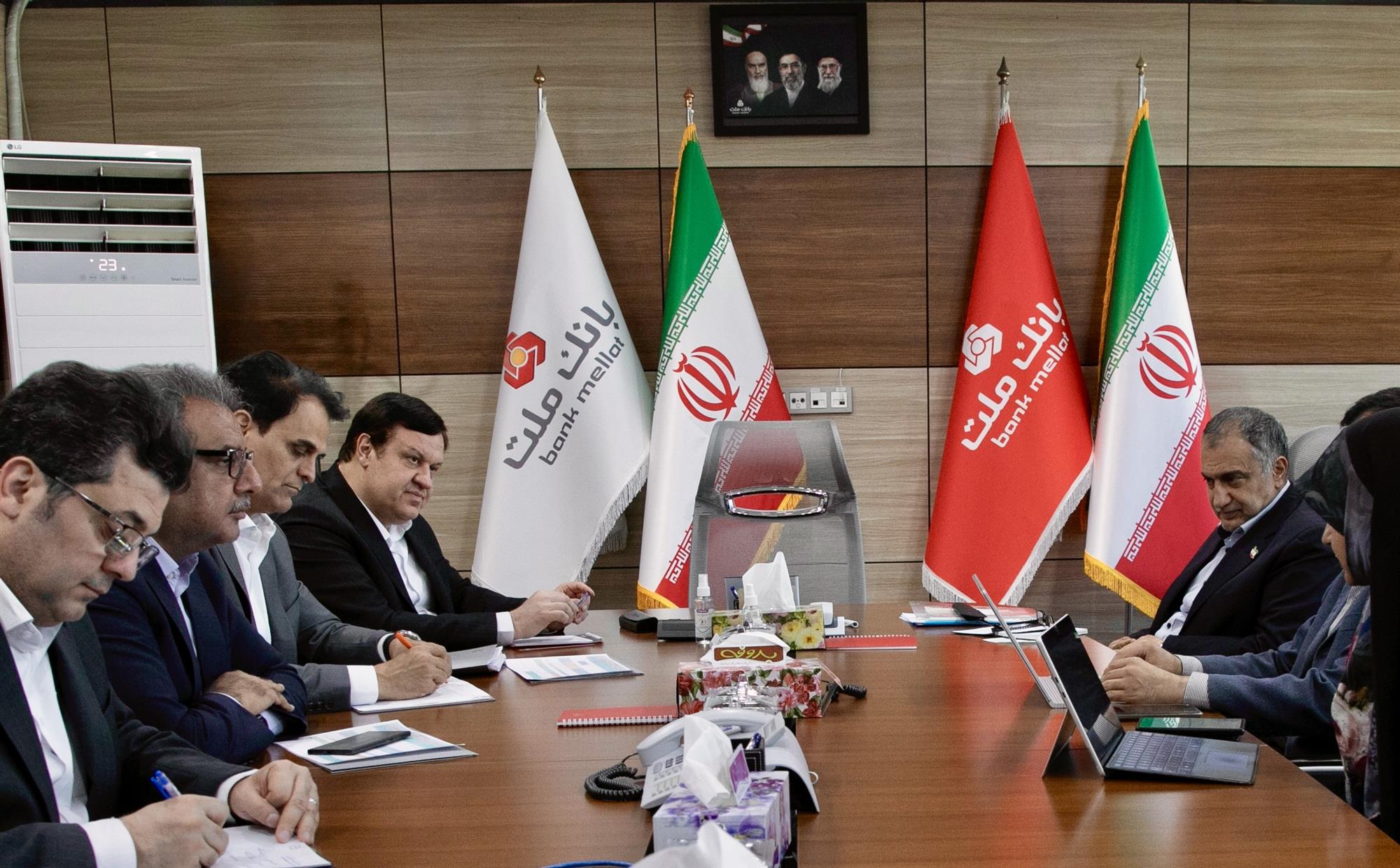 نشست مشترك مدیرعامل بانك ملت و رییس دانشگاه صنعتی شریف