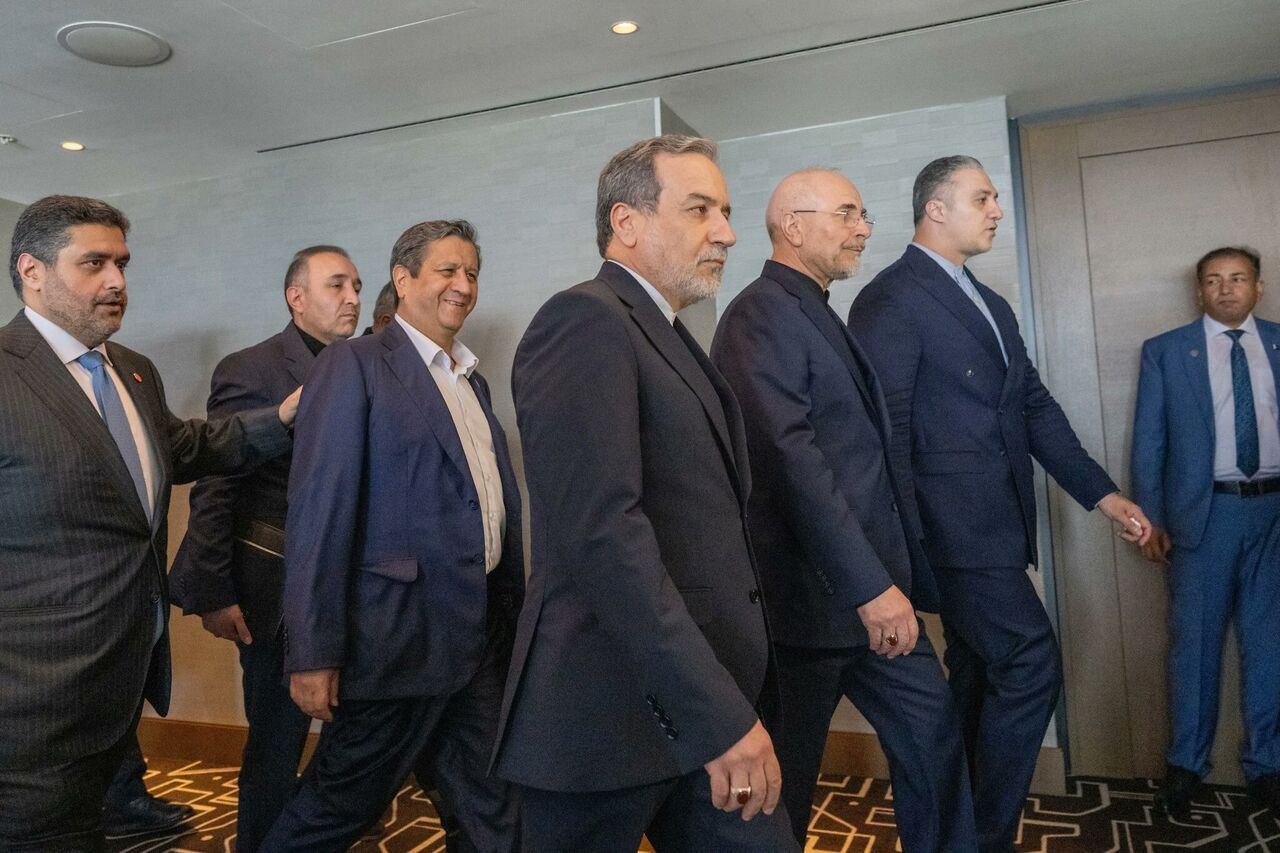 نتایج مذاکرات سوئیس درباره آزادسازی دارایی‌‌ها از زبان همتی