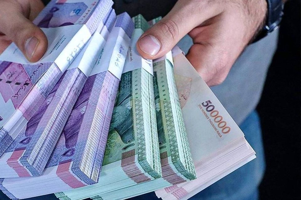 همزمانی آزادسازی ارزها با بلوکه شدن پول‌های مردم در بانک‌ها!
