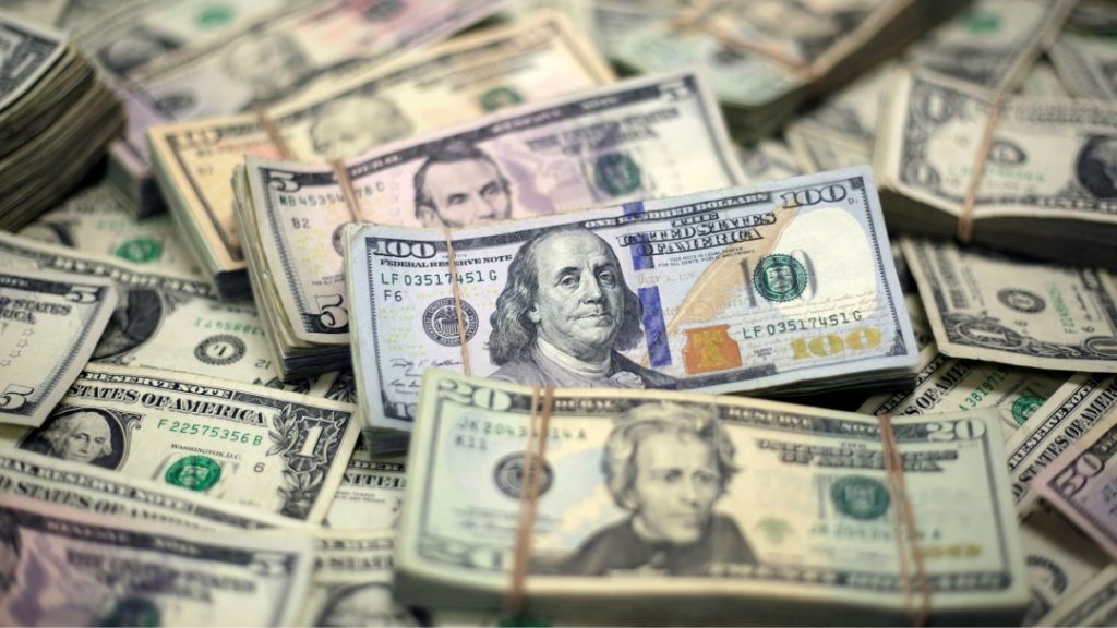 دارایی‌های دلاری بانک‌های مرکزی جهان کاهش می‌یابد