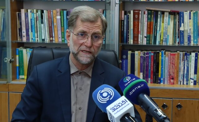 عزتی: ناکارآمدی ساختار بانک‌ها نباید با سود بانکی جبران شود