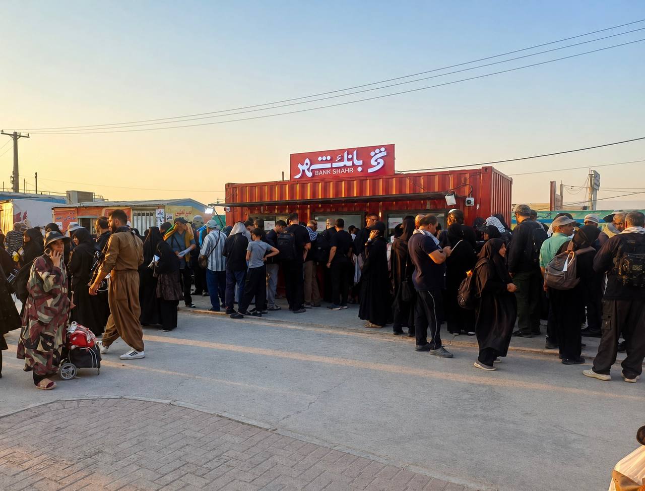 استقبال زائران اربعین ازگیشه خدمات ارزی بانک‌شهر در مرزمهران