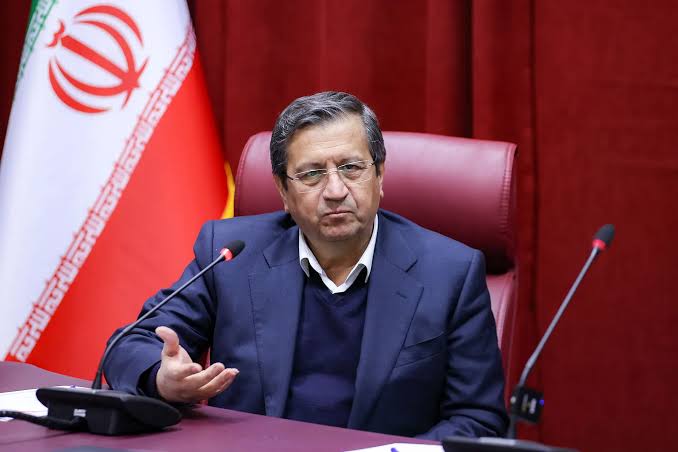 همتی: اصلاح و احیای بانک ایران زمین با همکاری دو قوه