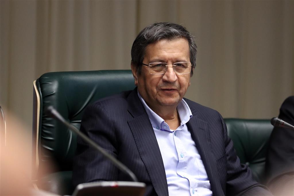همتی:بانک مرکزی به‌موقع و با قدرت در بازار ارز مداخله می‌کند