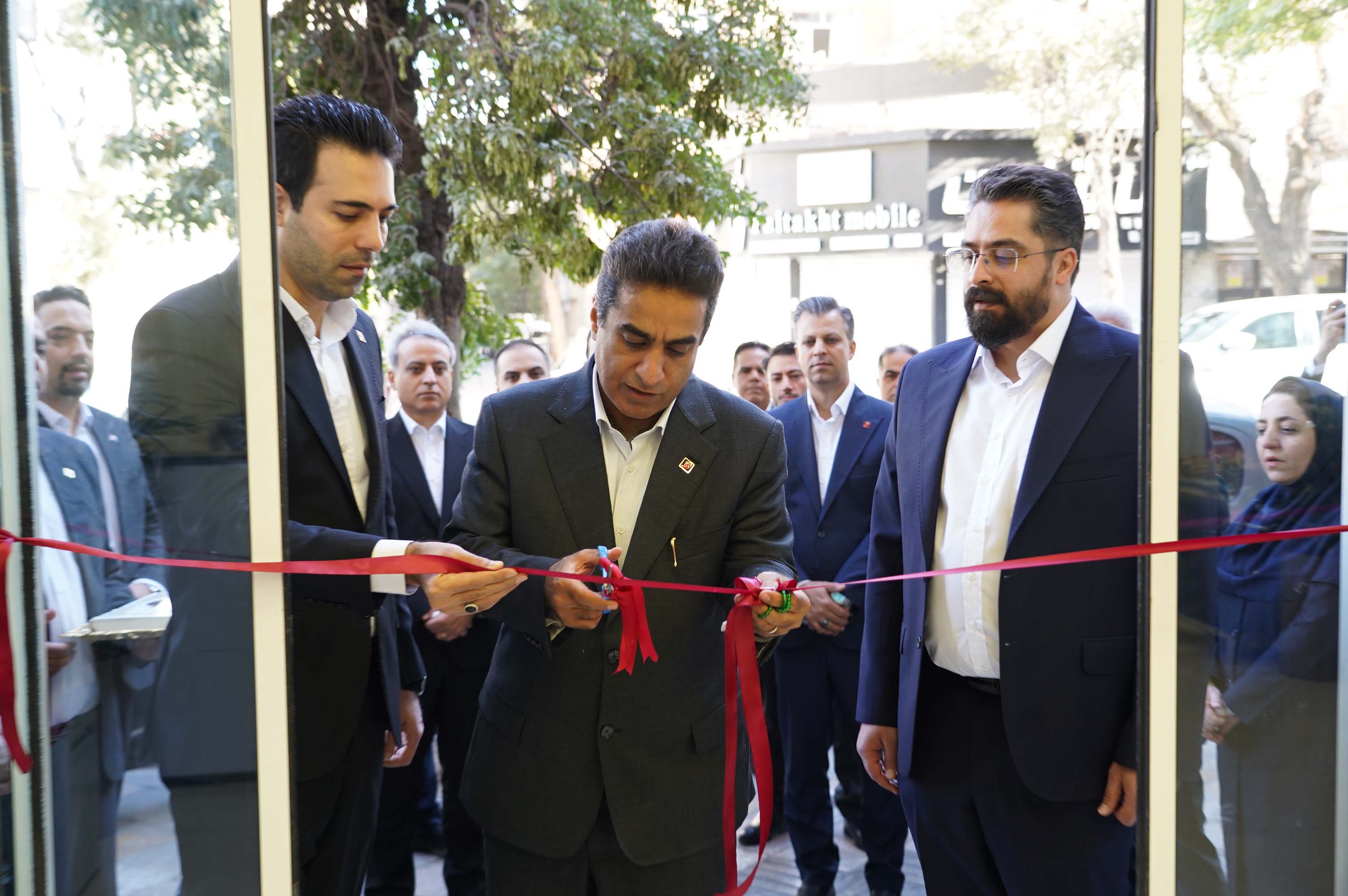  خدمت‌رسانی بانک شهر به شهروندان با افتتاح «شعبه نازی‌آباد»