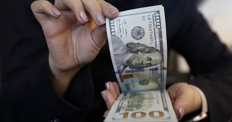 ذخایر اسکناس ارز به استاندارد رسید/ توقف خرید از صادرکنندگان