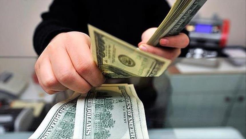 فروش ۱۰هزار دلاری ارز در بانک‌ها ادامه دارد
