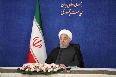 روحانی: باید دست بانک مرکزی را برای تعامل با دنیا باز بگذاریم